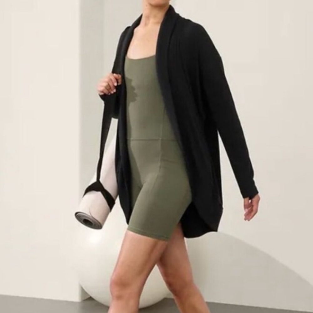 NWOT Athleta Presence Cocoon Wrap in black rib size Large Tall